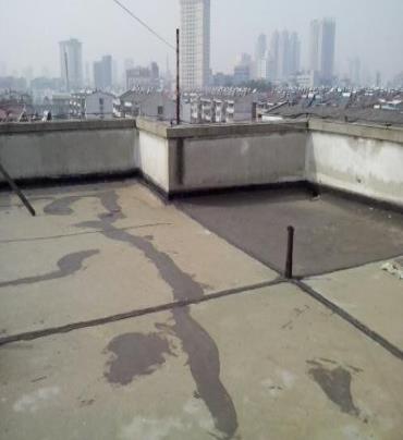 徐州市漏水维修 楼顶漏水是什么原因，楼顶漏水维修方法是什么?